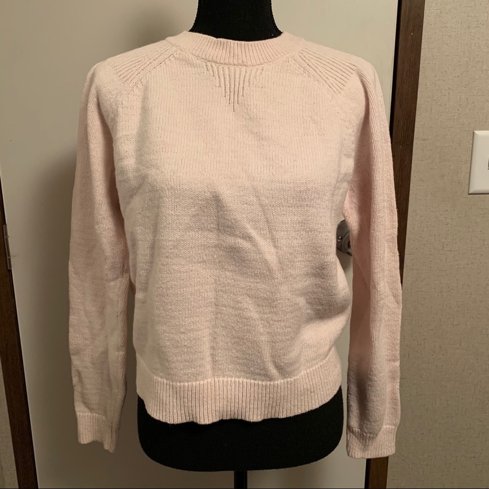 Light pink medium Levi’s sweater